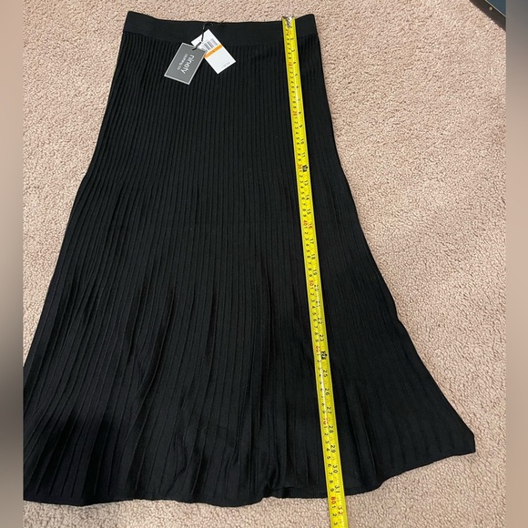 Women's NINETY CLOTHING CO knitted Pleated Maxi Skirt - Picture 6 of 8